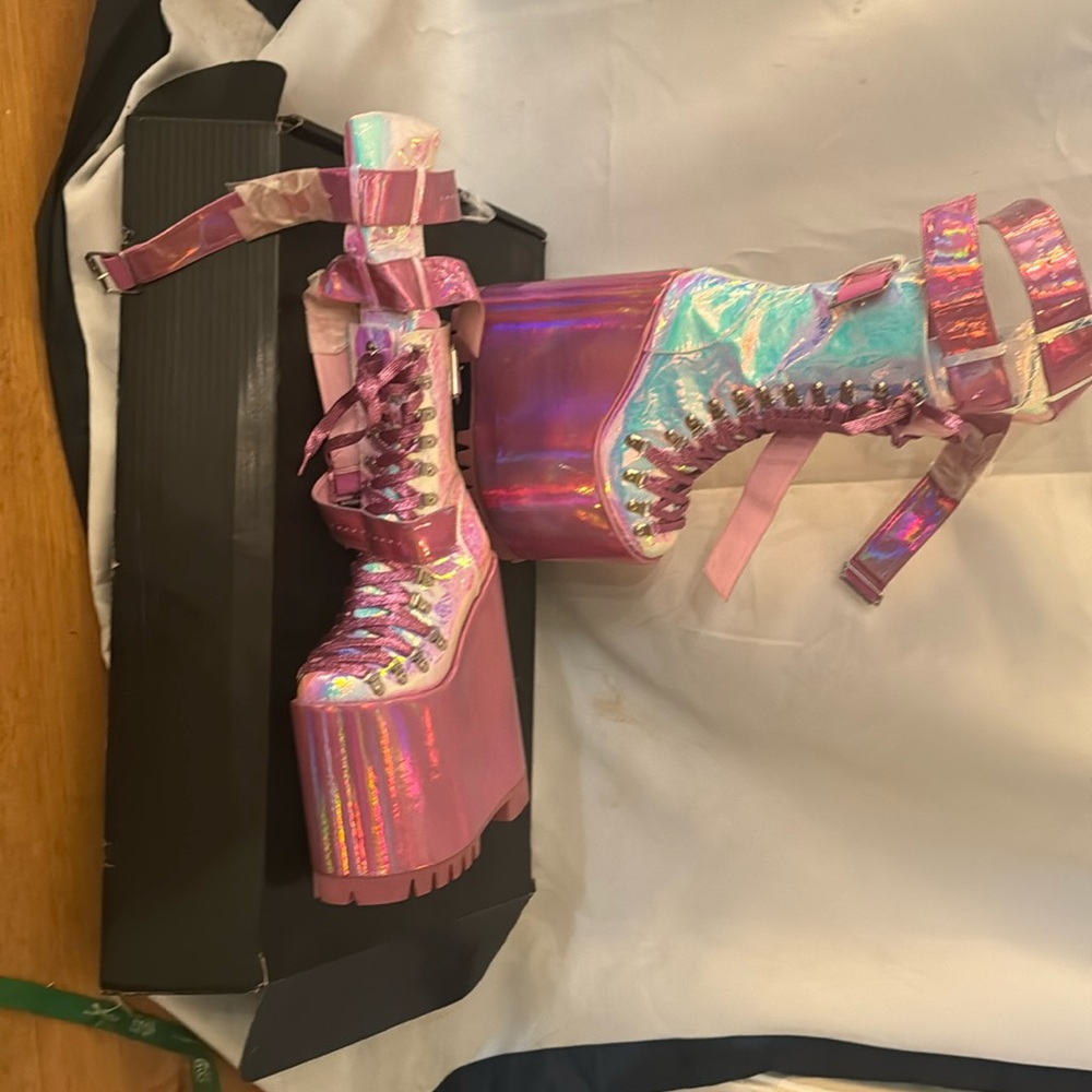 Club exx iridescent mega traitor boots size 8